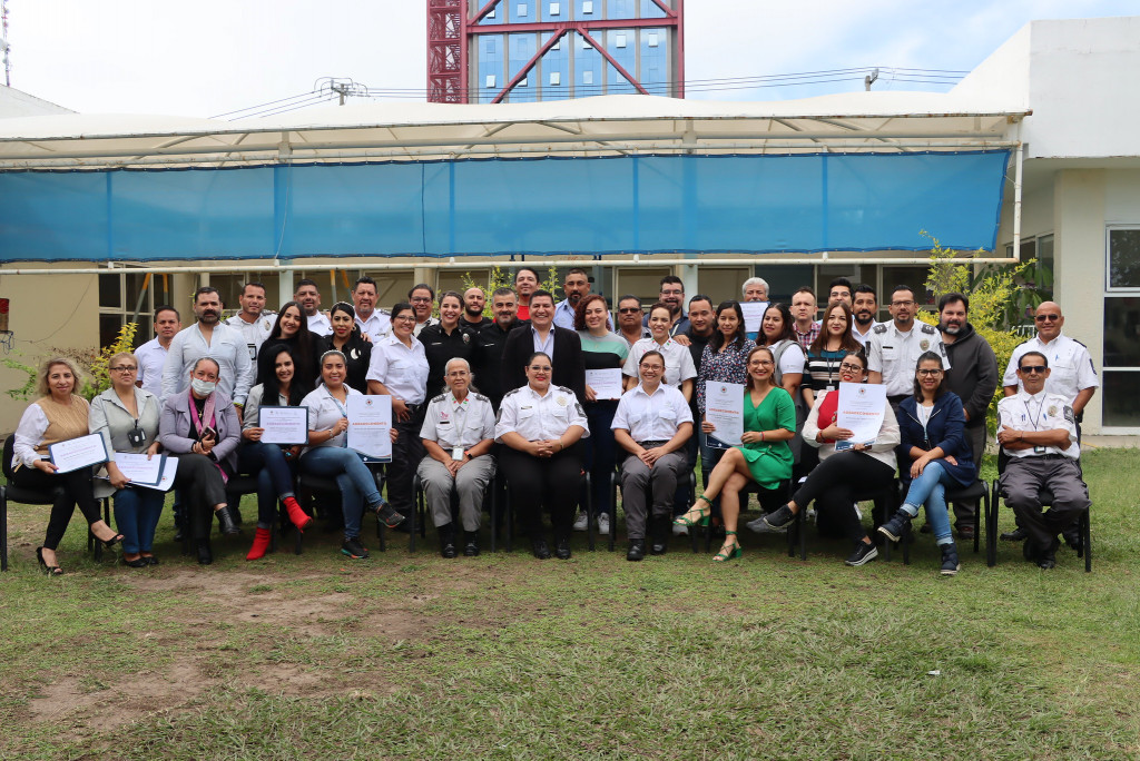 Personal del Sistema DIF Jalisco fue reconocido por participar en la atención de personas afectadas por huracanes Lidia y Otis.