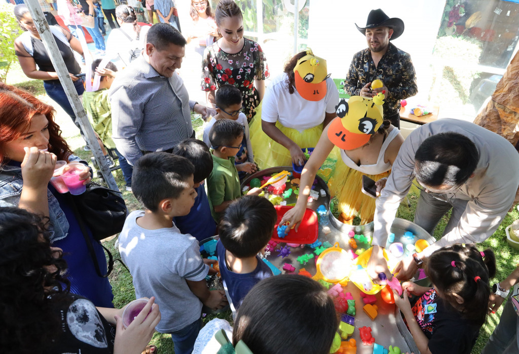 Celebración del Día de la Niña y el Niño en la Clínica de Atención Especial de DIF Jalisco.