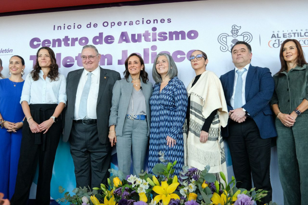 Autoridades del presidium en foto oficial