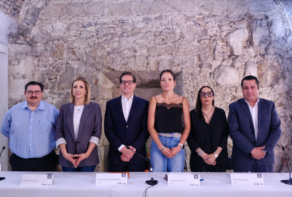 Foto oficial con autoridades del presidium