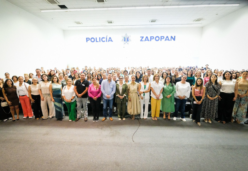 foto grupal de autoridades estatales y municipales