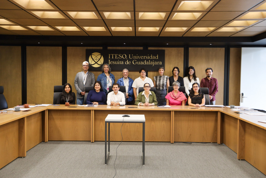 Foto oficial de autoridades e investigadores