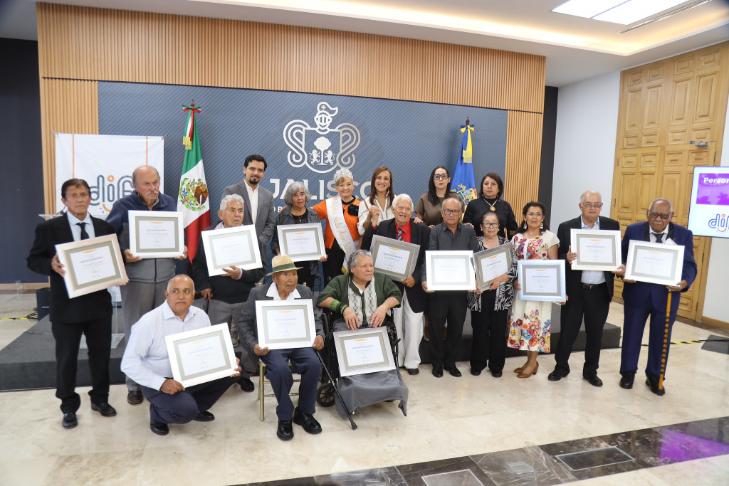 Entrega del Reconocimiento a las Personas Adultas Mayores Distinguidas 2025 .