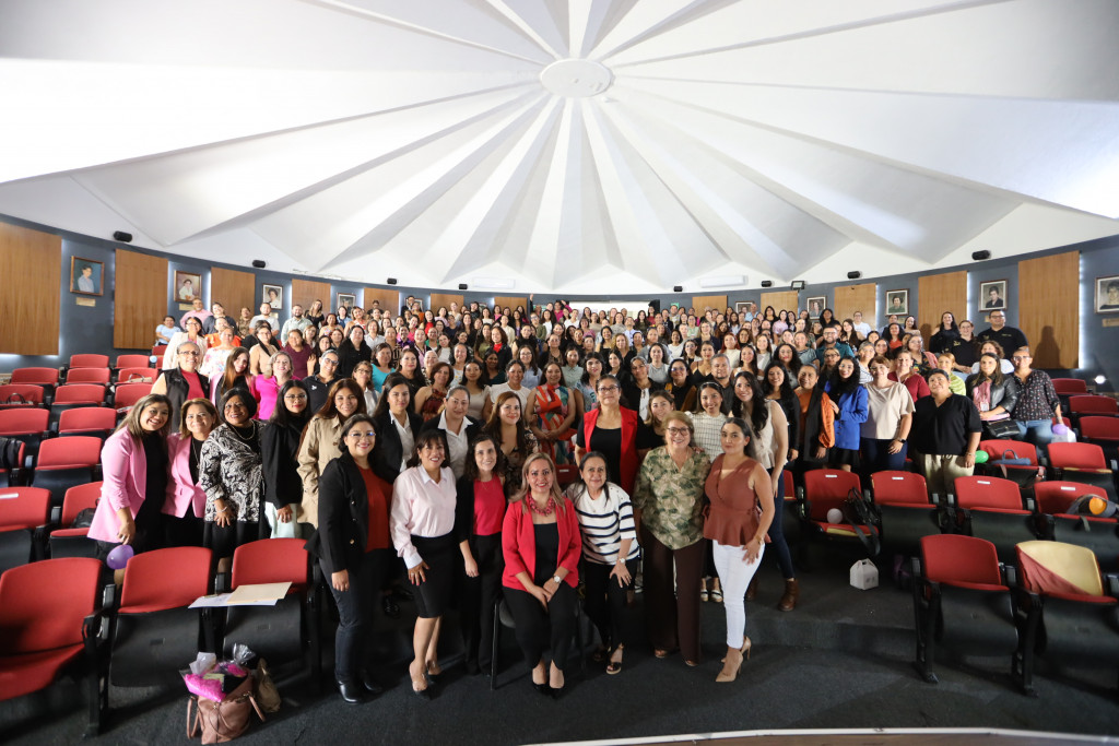 Foto oficial de las y los asisitentes