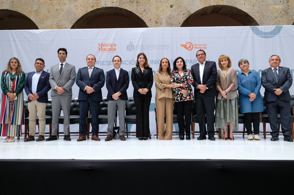 Foto oficial de autoridades en presidium