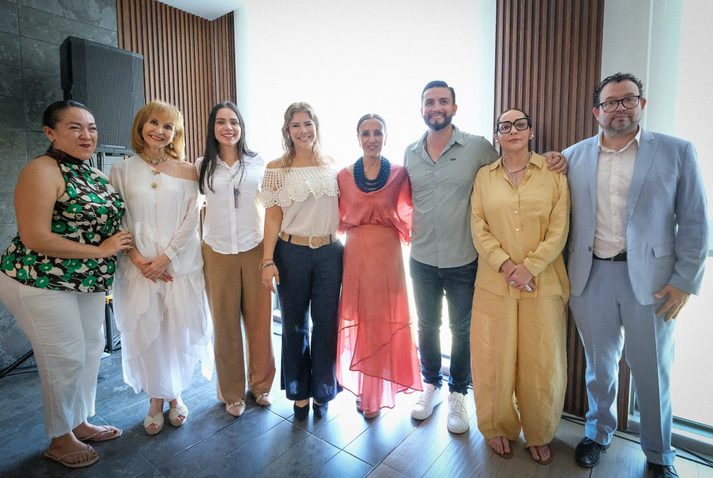 Foto oficial de autoridades asistentes a la capacitación regional