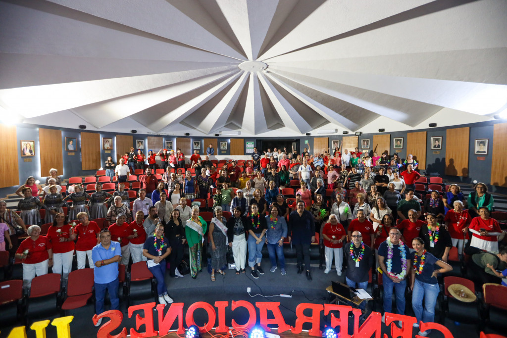 Asistentes al evento lazos generacionales en DIF Jalisco