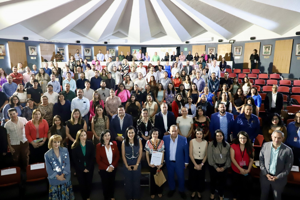 Autoridades y participantes de la capacitación jurídica para fortalecer la protección de niñas, niños y adolescentes