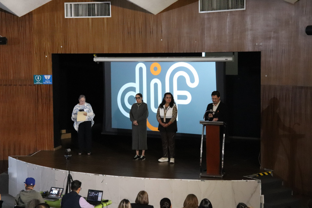 Autoridades de DIF y SISEMH al frente de los asistentes