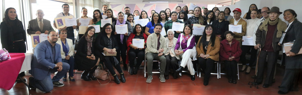 Autoridades de DIF Jalisco, egresadas y egresados del Diplomado de Intervención Gerontológica para el Cuidado del Adulto Mayor