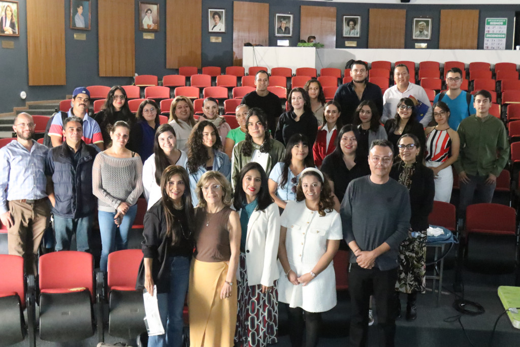 Participantes del encuentro “Diálogos sobre Migración en Jalisco” realizado en DIF Jalisco