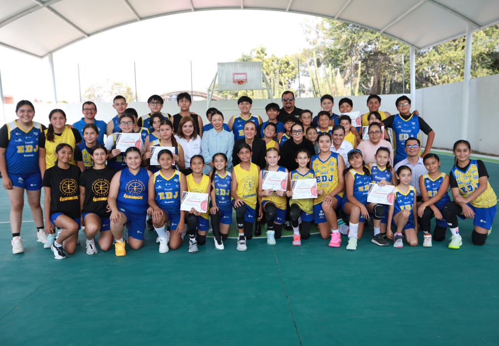 Autoridades de DIF Jalisco y municipales en la inauguración del primer Centro de Desarrollo Comunitario DIF Pilares en el municipio de Sayula