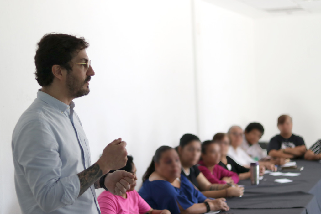 Jefe de Red de Comunidades Solidarias expone ante fasmiliares