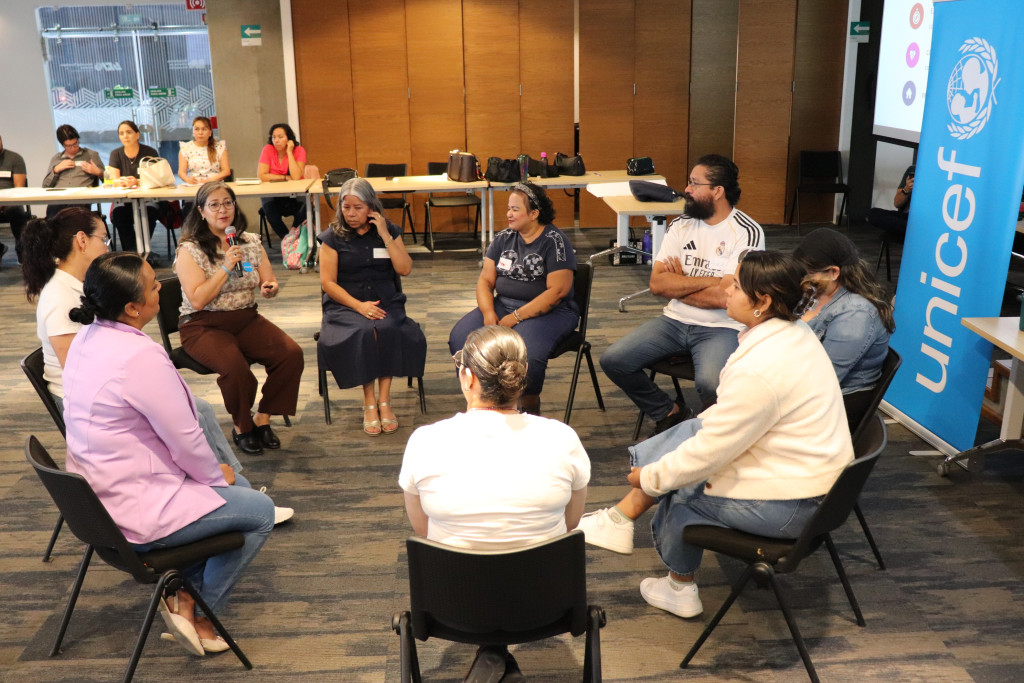 Participantes de la capacitación crianza positiva