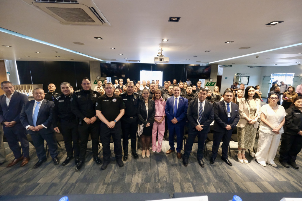 Foto oficial autoridades y asistentes