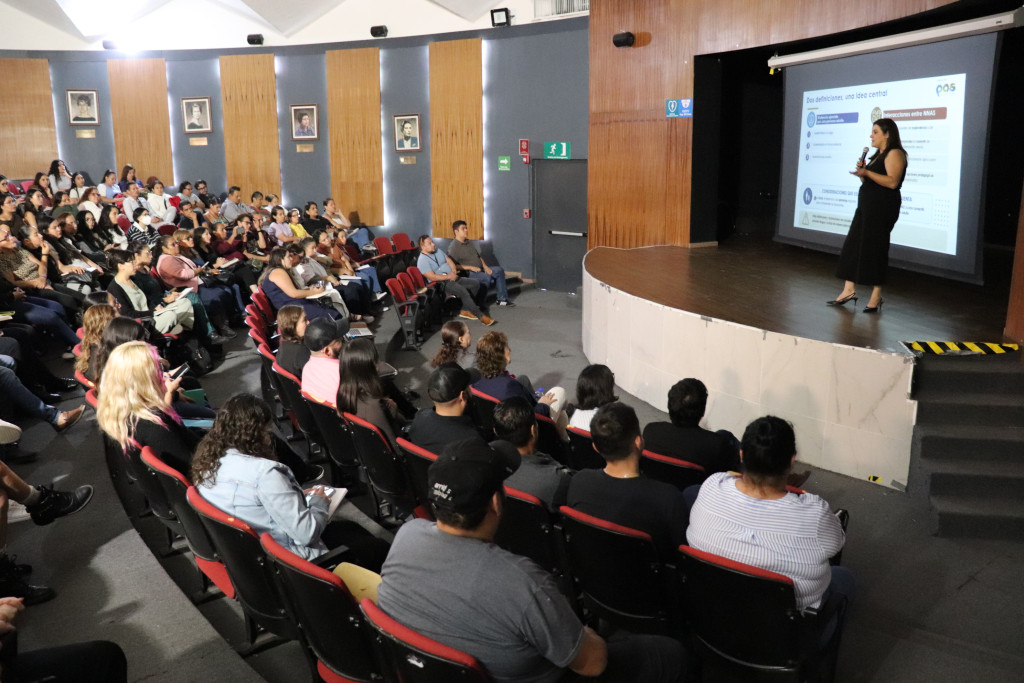 Personal de instituciones en la capacitación en prevención del abuso sexual infantil físico y digital