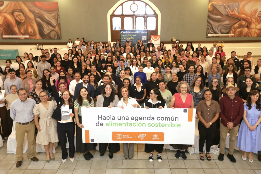 Foto oficial autoridades y asistentes