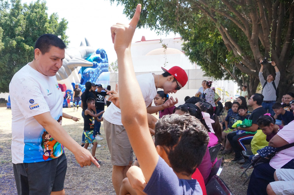 Director de DIF Jalisco convive con residentes de Cien Corazones